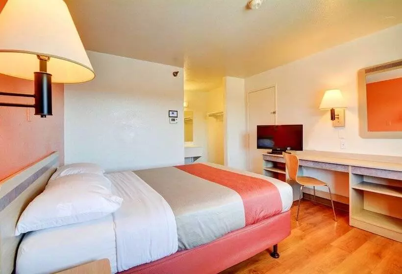 Motel 6windsor Locks, Ct Hartford