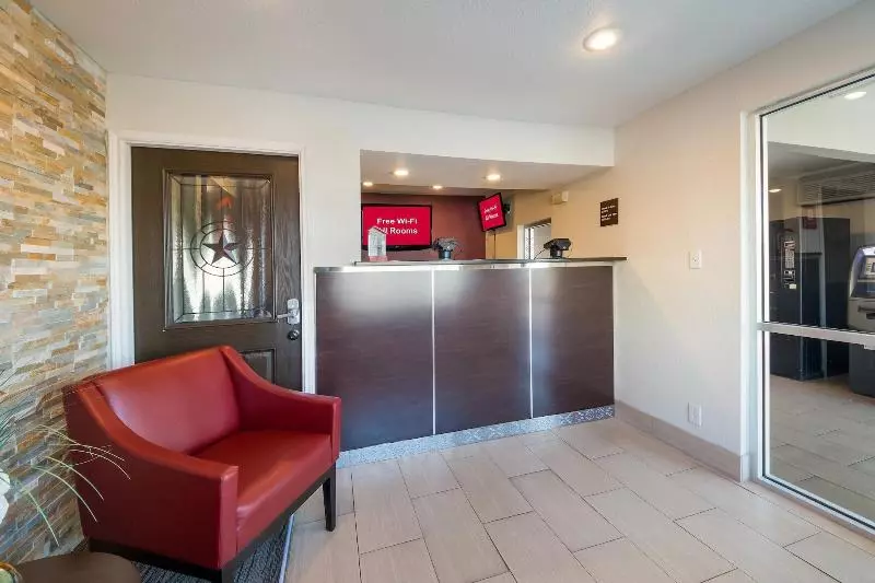 モーテル Red Roof Inn San Antonio E   Frost Bank Center