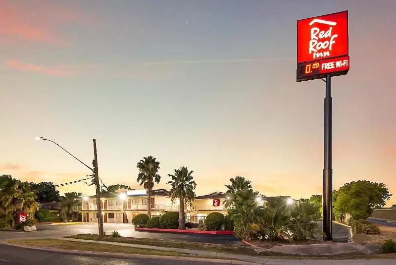 モーテル Red Roof Inn San Antonio E   Frost Bank Center