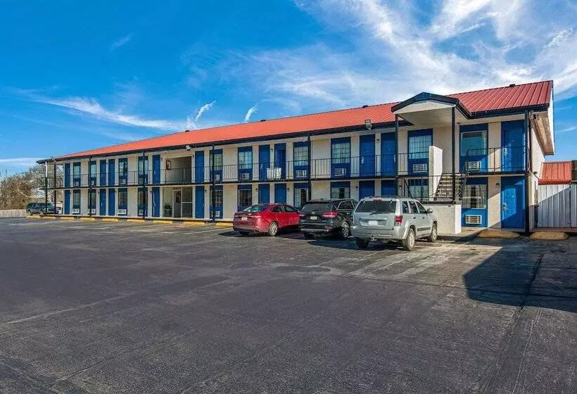 Мотель Rodeway Inn Broken Bowhochatown