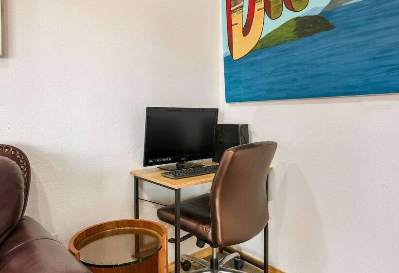 Мотель Rodeway Inn Broken Bowhochatown