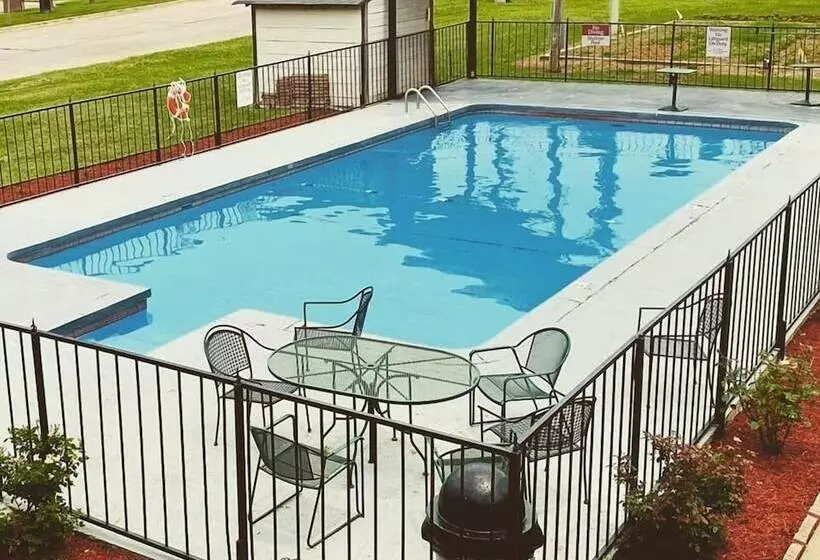 Мотель Rodeway Inn Broken Bowhochatown