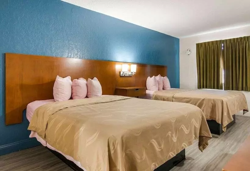 Мотель Rodeway Inn Broken Bowhochatown