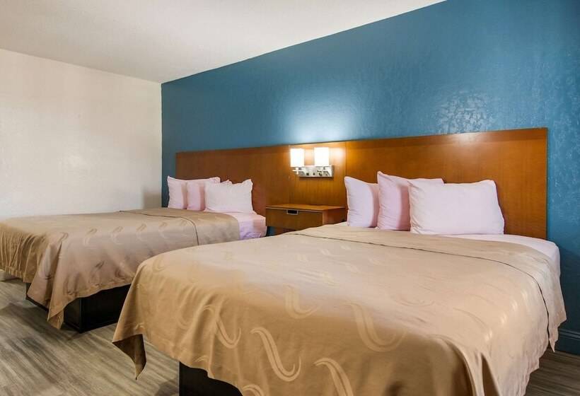 Мотель Rodeway Inn Broken Bowhochatown