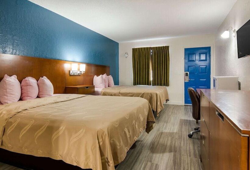 Мотель Rodeway Inn Broken Bowhochatown