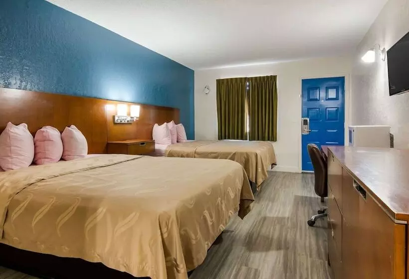 Мотель Rodeway Inn Broken Bowhochatown