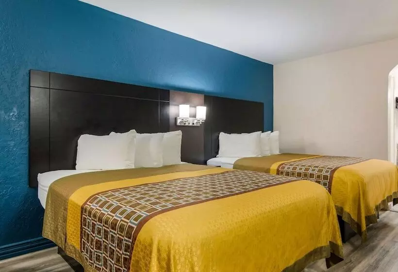 Мотель Rodeway Inn Broken Bowhochatown