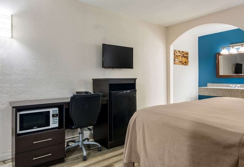 Мотель Rodeway Inn Broken Bowhochatown