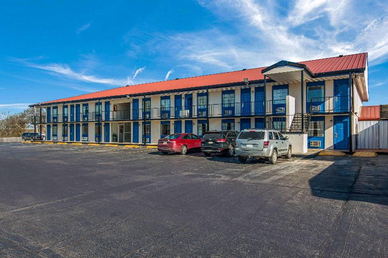 Мотель Rodeway Inn Broken Bowhochatown