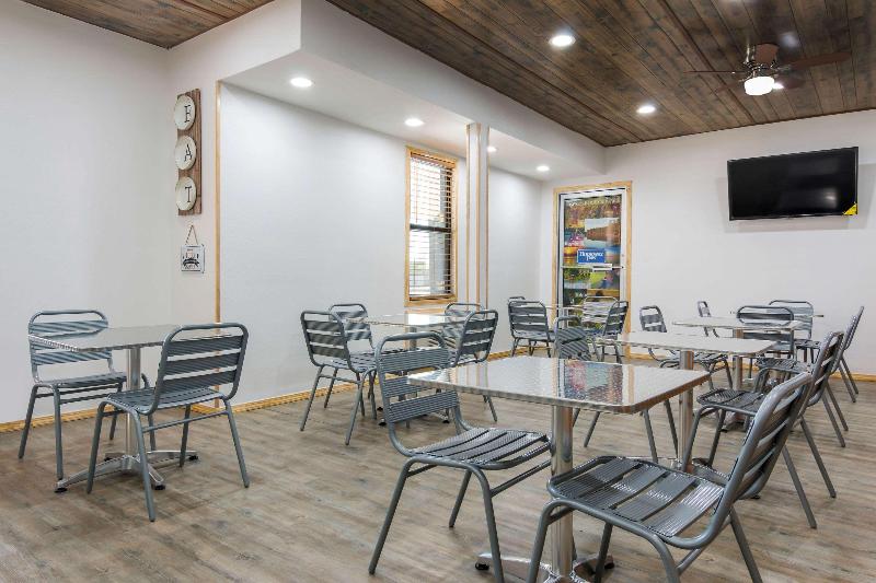 Мотель Rodeway Inn Broken Bowhochatown