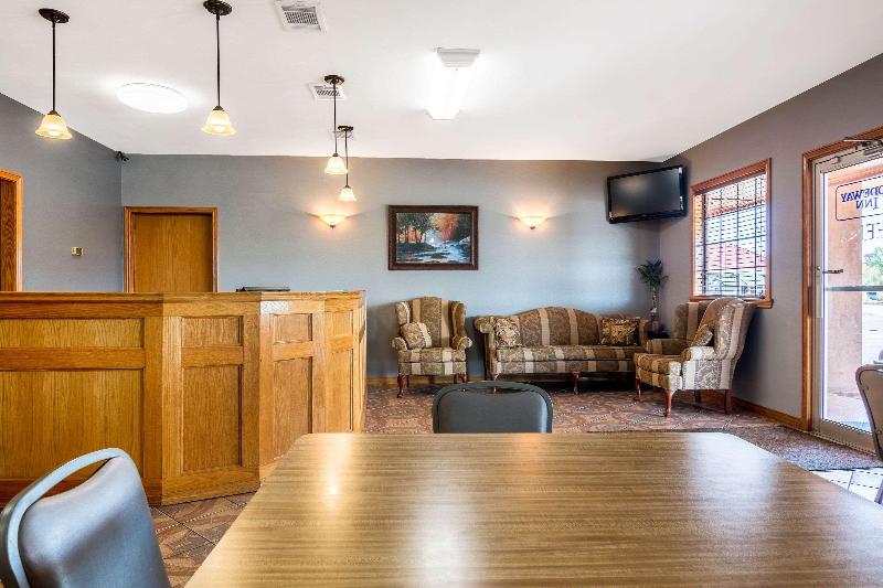 Мотель Rodeway Inn Broken Bowhochatown