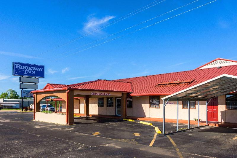 Мотель Rodeway Inn Broken Bowhochatown