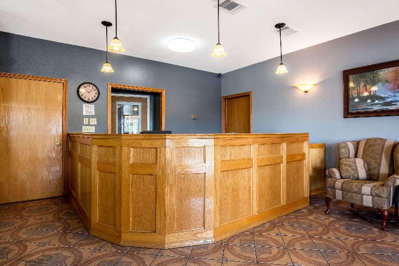 Мотель Rodeway Inn Broken Bowhochatown