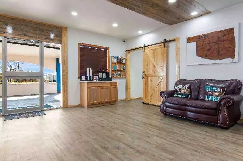 Мотель Rodeway Inn Broken Bowhochatown