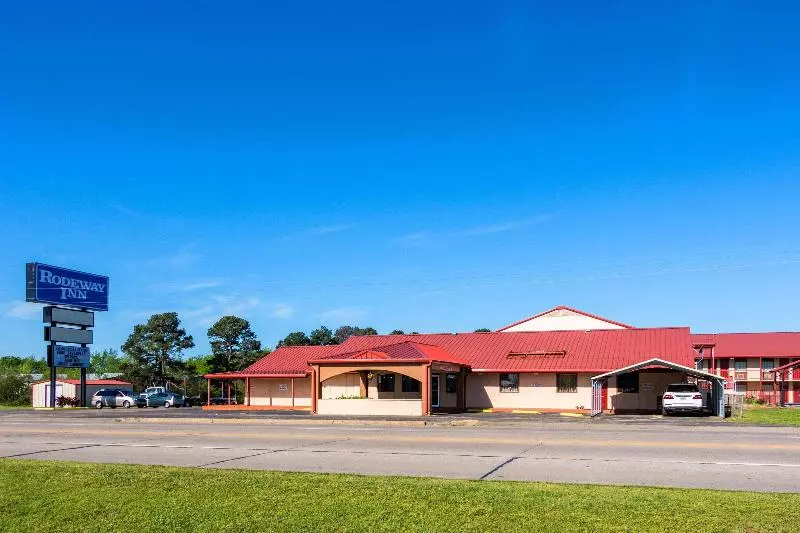 Мотель Rodeway Inn Broken Bowhochatown
