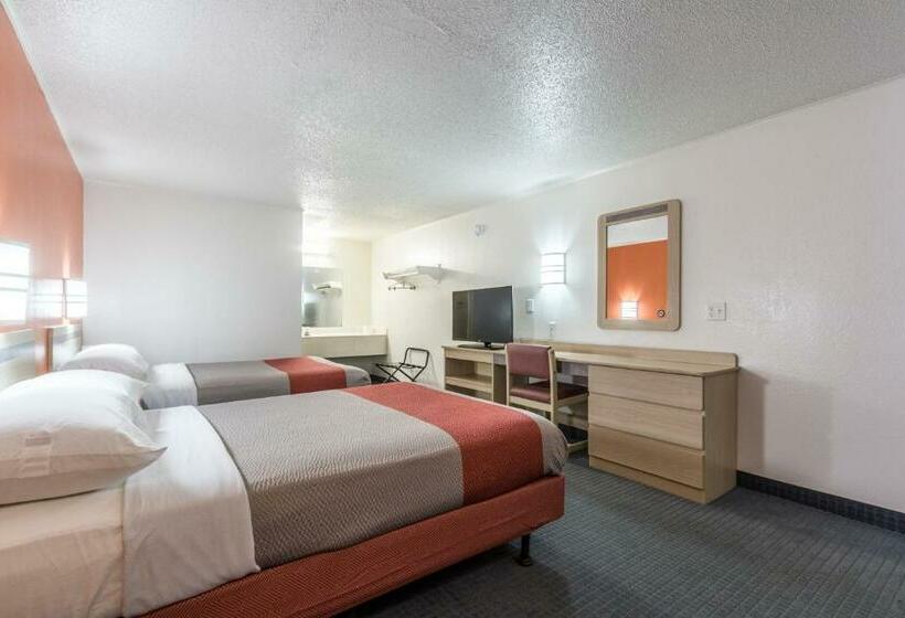 מוטל Travelodge By Wyndham Lansing