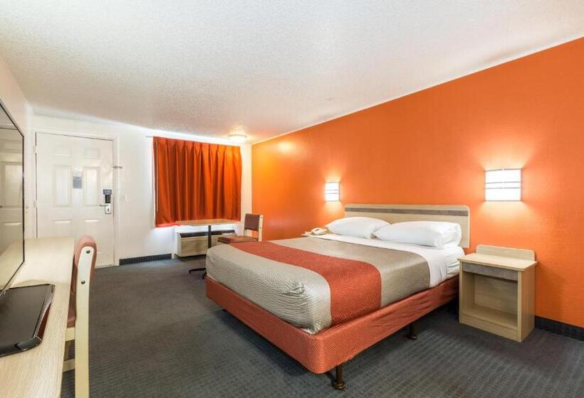 מוטל Travelodge By Wyndham Lansing