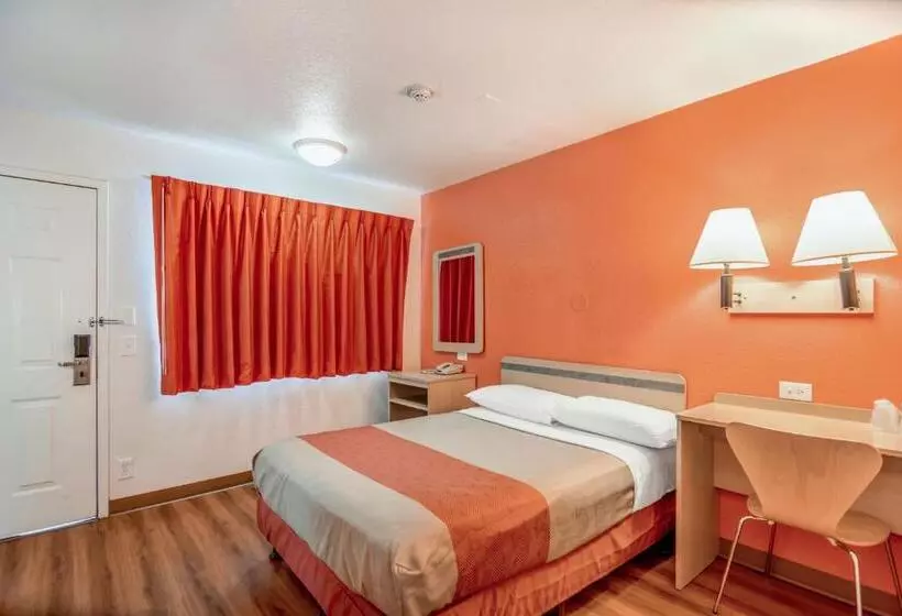 モーテル Park Inn By Radisson, Tracy