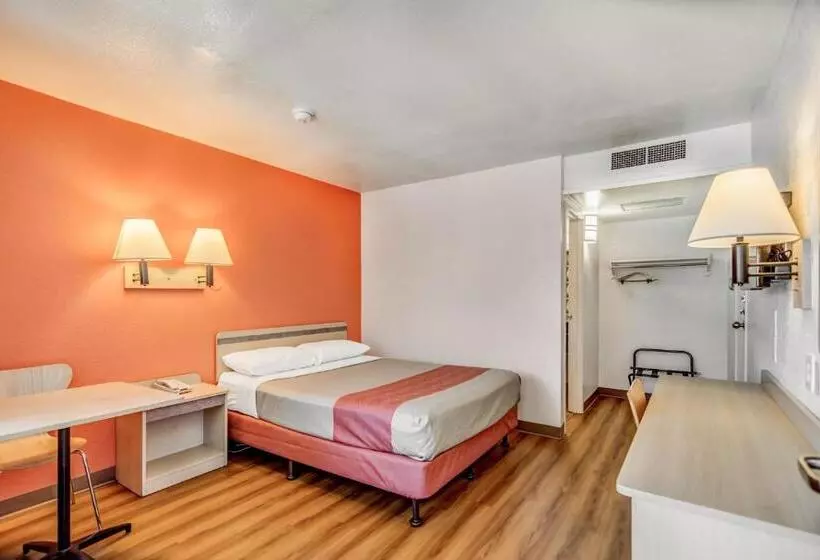 モーテル Park Inn By Radisson, Tracy