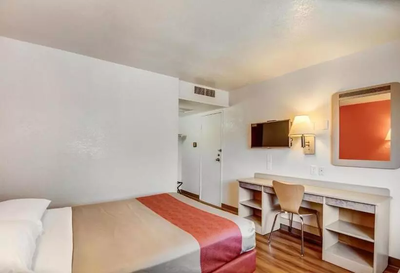 モーテル Park Inn By Radisson, Tracy