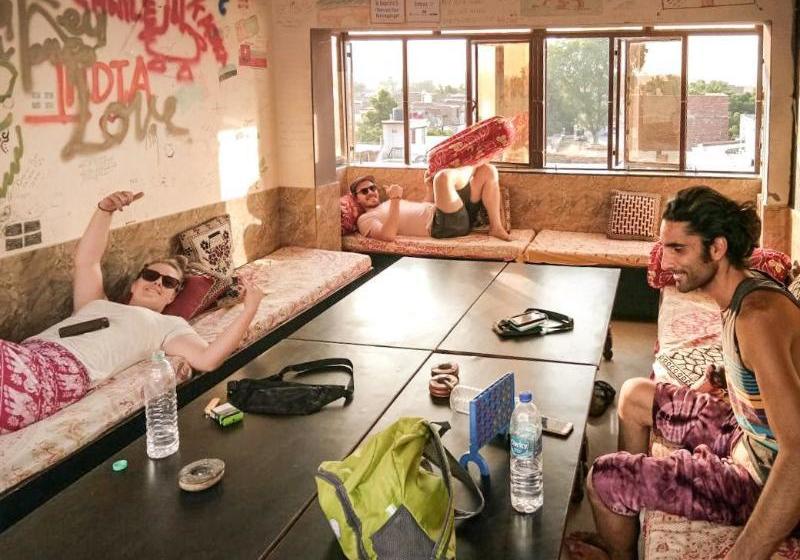 Friends Guest House And Hostel