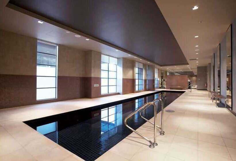 Astra Apartments   St Kilda Rd