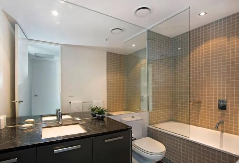 Astra Apartments   St Kilda Rd