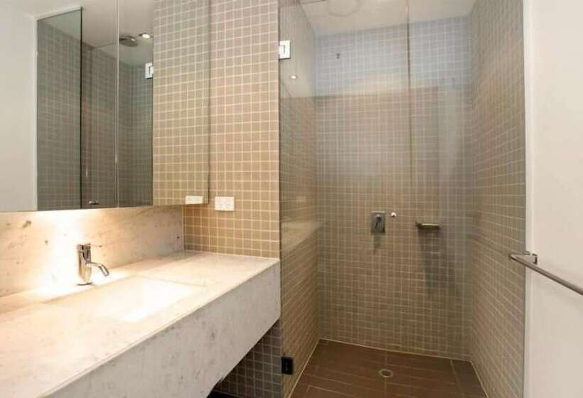 Astra Apartments   St Kilda Rd