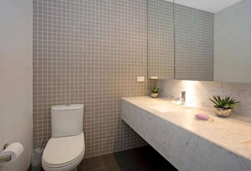 Astra Apartments   St Kilda Rd