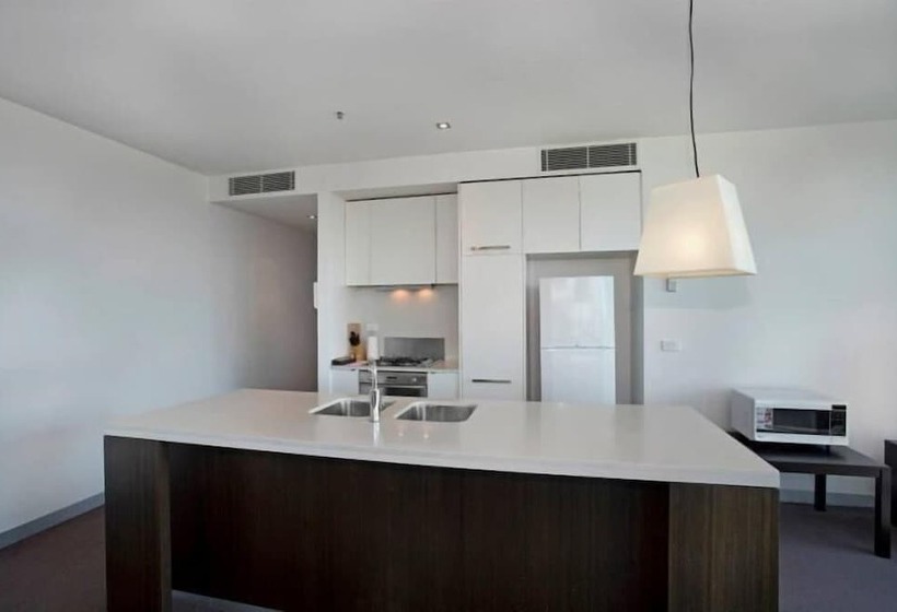 Astra Apartments   St Kilda Rd