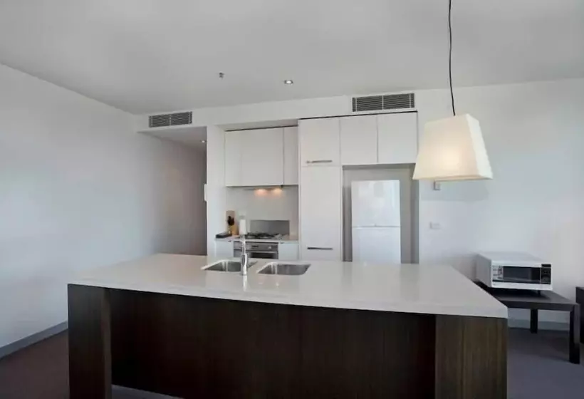 Astra Apartments St Kilda Rd