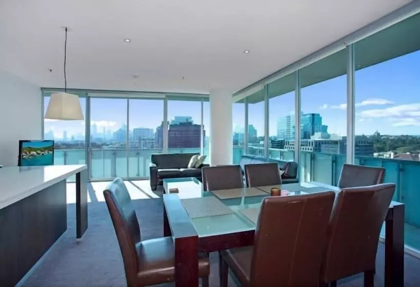 Astra Apartments St Kilda Rd