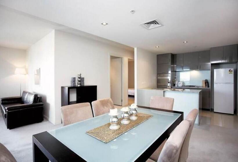 Astra Apartments   St Kilda Rd