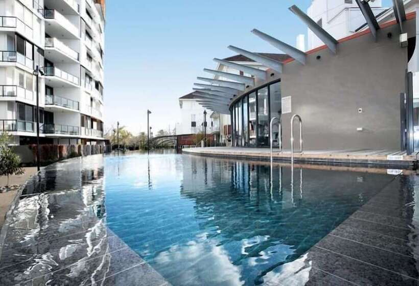 Astra Apartments   St Kilda Rd