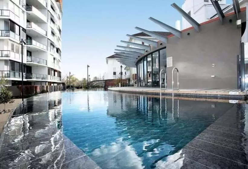Astra Apartments St Kilda Rd