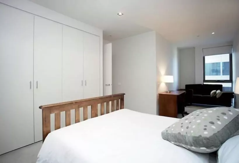 Astra Apartments St Kilda Rd