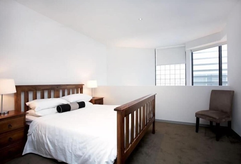 Astra Apartments   St Kilda Rd