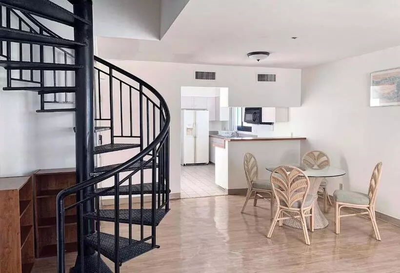 Hotell Alupang Beach Tower