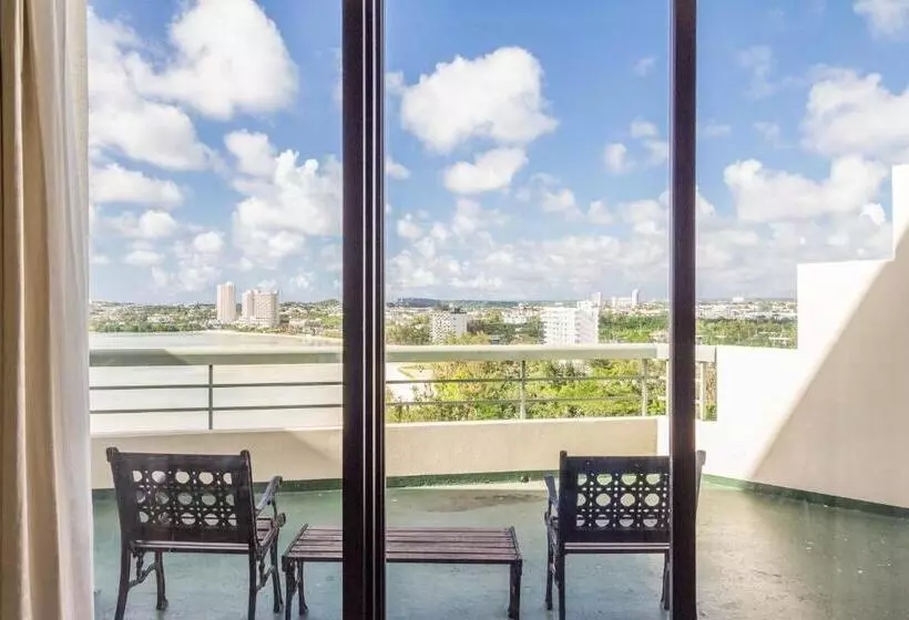 Hotell Alupang Beach Tower