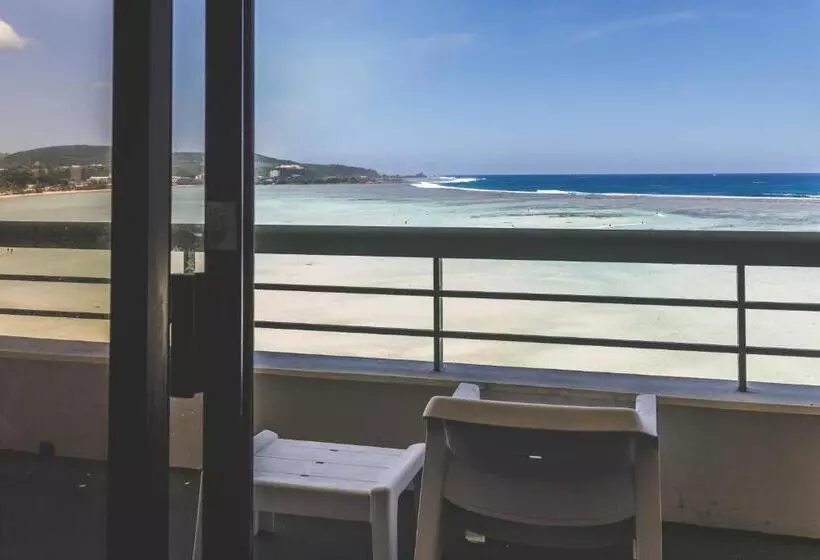 Hotell Alupang Beach Tower