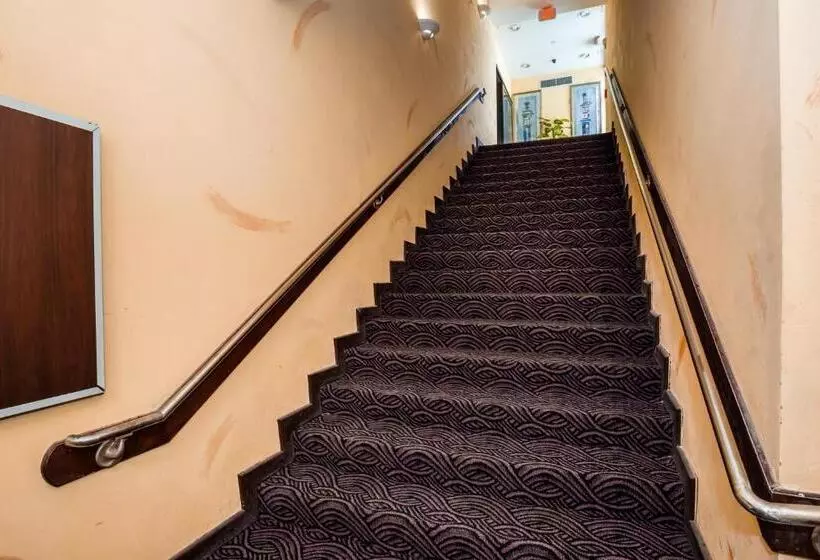 Hotell Alupang Beach Tower