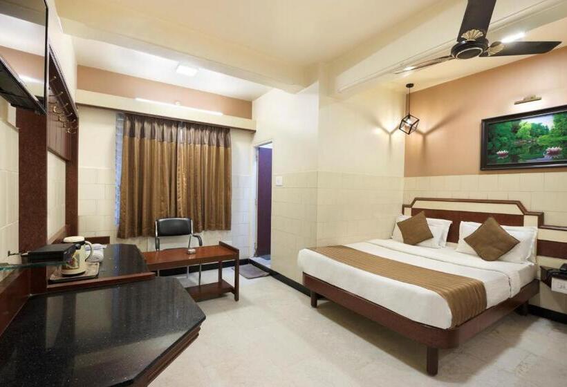 בית מלון כפרי Mannars Yatri Nivas