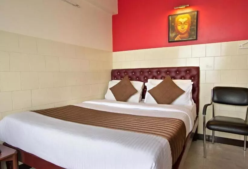 בית מלון כפרי Mannars Yatri Nivas