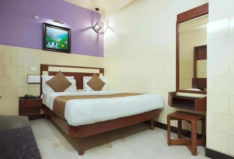 בית מלון כפרי Mannars Yatri Nivas