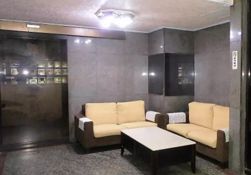 هتل Modern Plaza