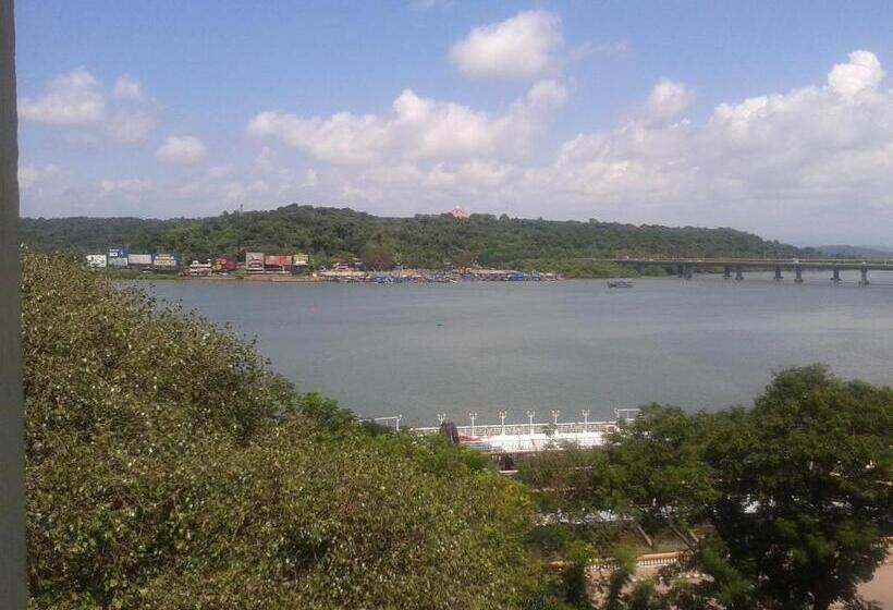 ホテル Panaji Residency