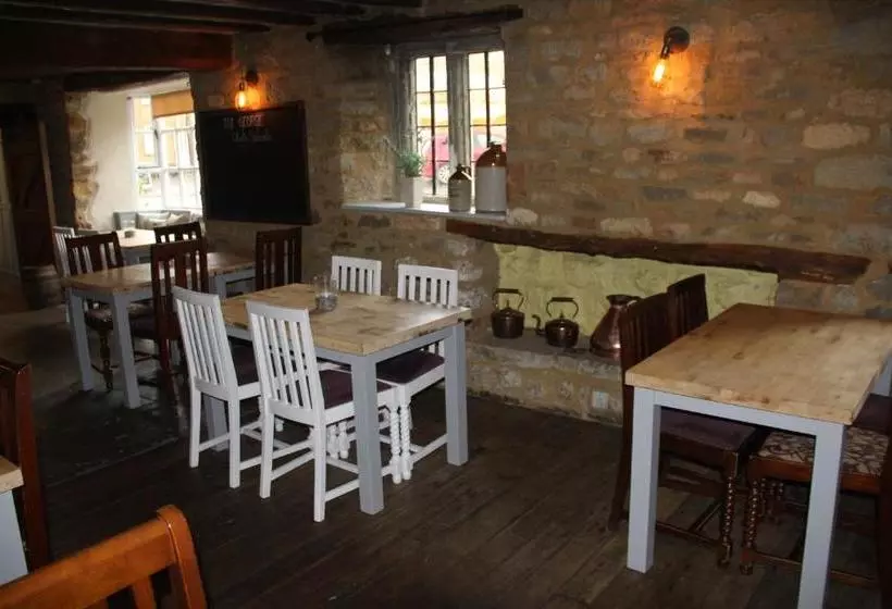 هتل The George Inn