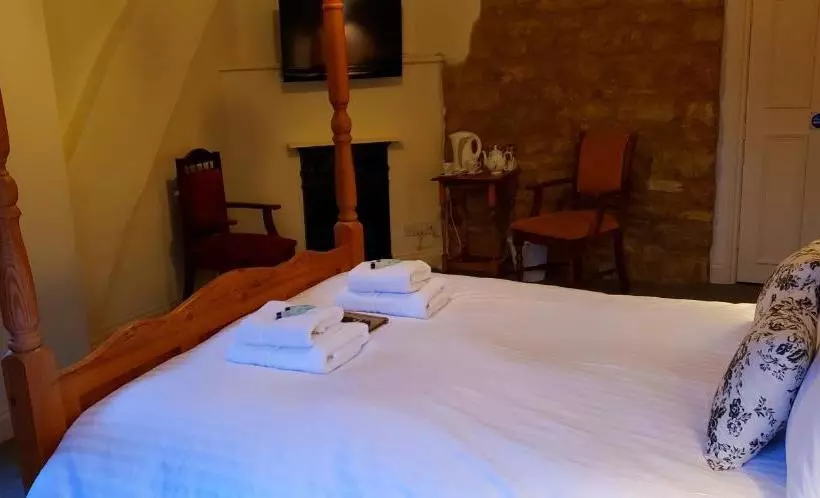 هتل The George Inn