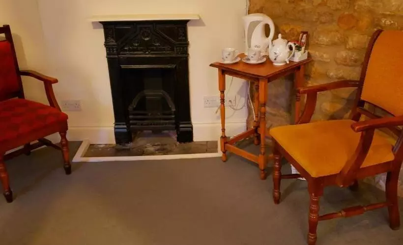 هتل The George Inn