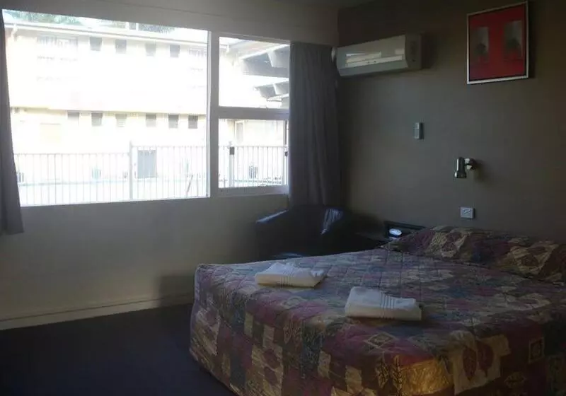 مُتل Mid City Motor Inn